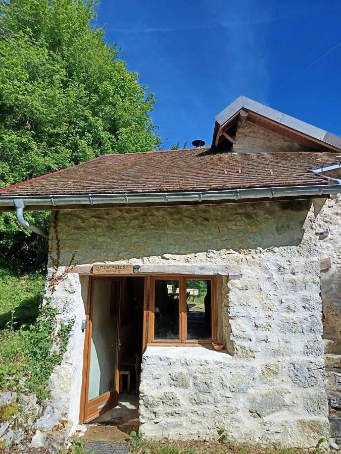 Location de vacances, avec Terrasse et Jardin à Corbonod - 2