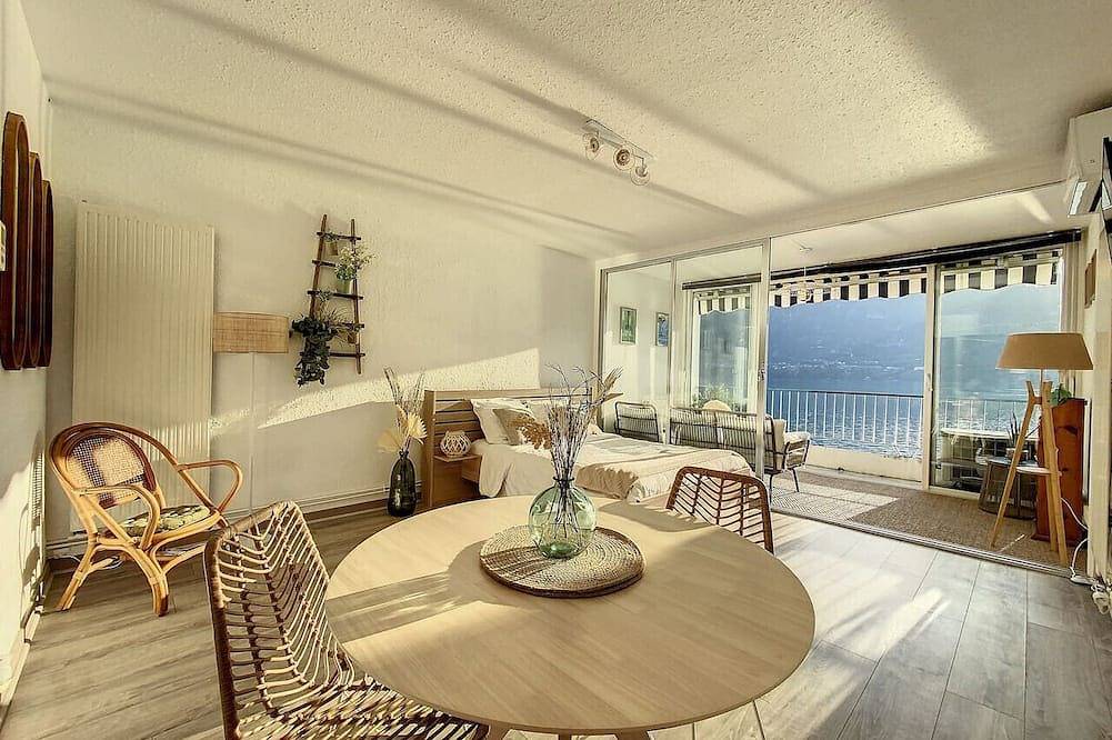 Entire apartment, Cosy - Vue Imprenable sur le lac in Tresserve, Chambéry region