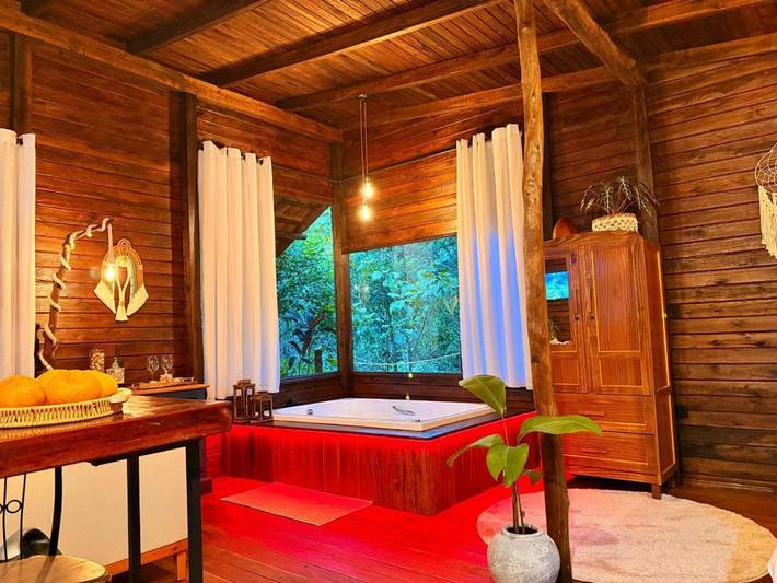 Casas e apartamentos de temporada para 2 pessoas, com balcão e jacuzzi e ainda jardim em Camboriú