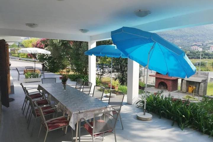 Ferienhaus für 8 Personen, mit Balkon/Terrasse in Banjol