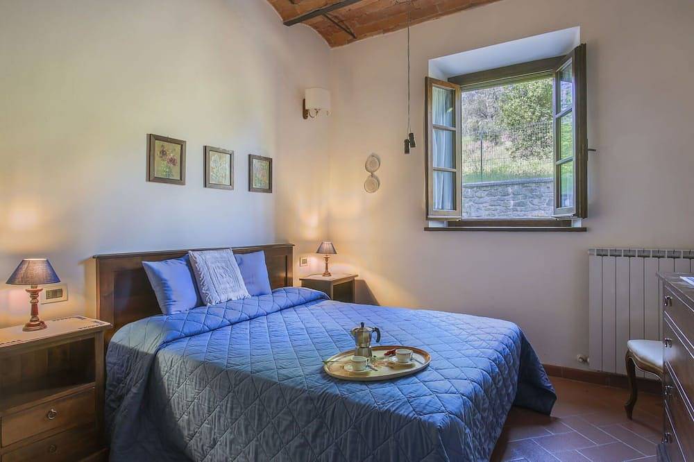 Herrliche Wohnung in einem Ferienhaus für 4 Gäste mit  W-Lan, Pool, Tv und Innenhof in Castelfranco di sopra, Castelfranco Piandiscò (gemeinde)