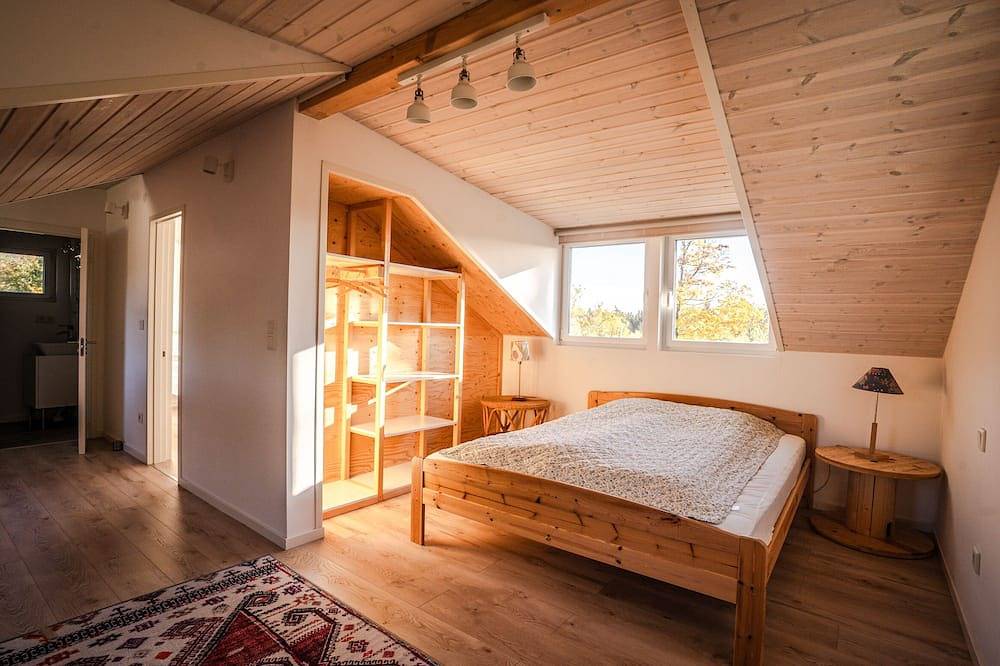 Sonniges Schwedenhäuschen umgeben von Wald & Stille in Mellerud, Vänern