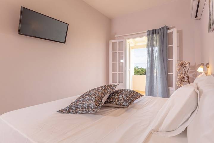 Glamping for 4 people, with garden in Greece