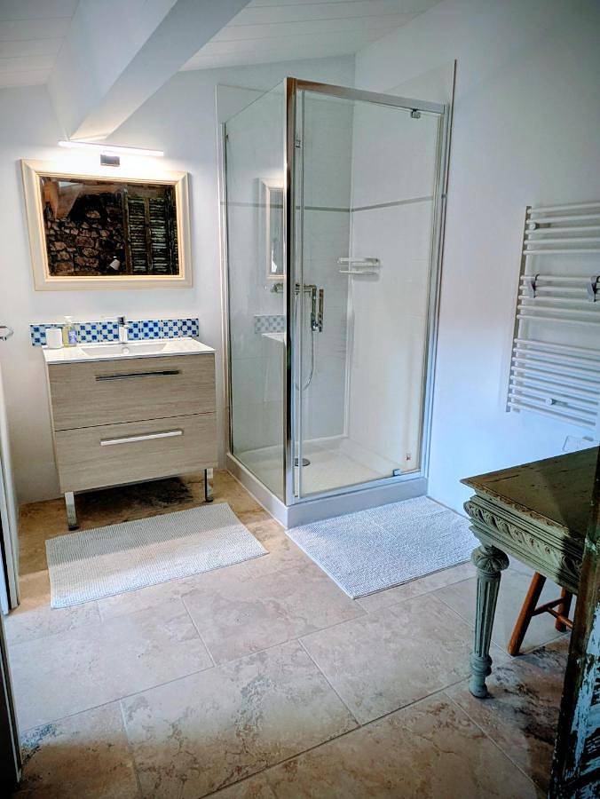 Location de vacances pour 8 personnes, avec vue ainsi que jardin et piscine, animaux acceptés à Sanilhac - 4