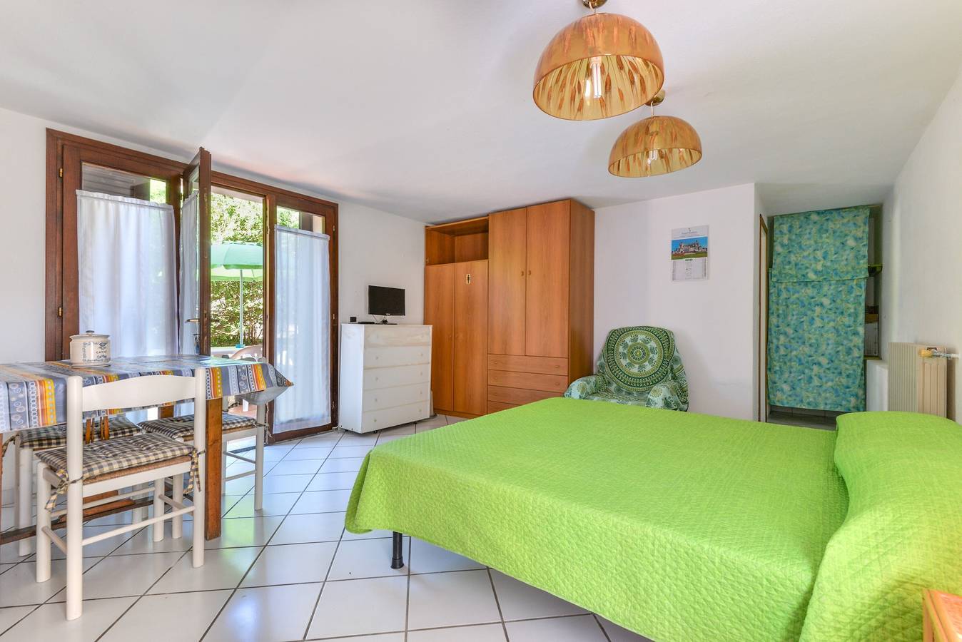 Entire studio, Studio Apartment 'Monolocale Nel Verde' with Private Terrace, Shared Garden and Wi-Fi in Marciana Marina, Elba