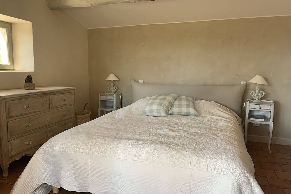 Peaceful farmhouse in the heart of the Lubéron Golden Triangle in Beaumettes, Parc naturel régional du Luberon