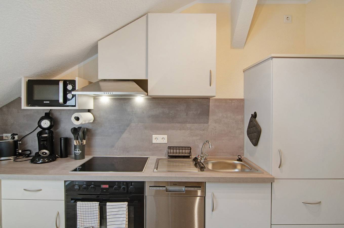 Apartamento entero, Apartamento 'Wohnung 2' con terraza compartida, jardín compartido y Wi-Fi in Bad Karlshafen, Hessisches Bergland