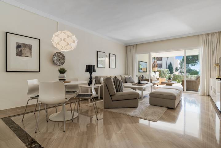 Ferienwohnung für 4 Personen, mit Meerblick und Balkon sowie Terrasse und Garten in Marbella - 2