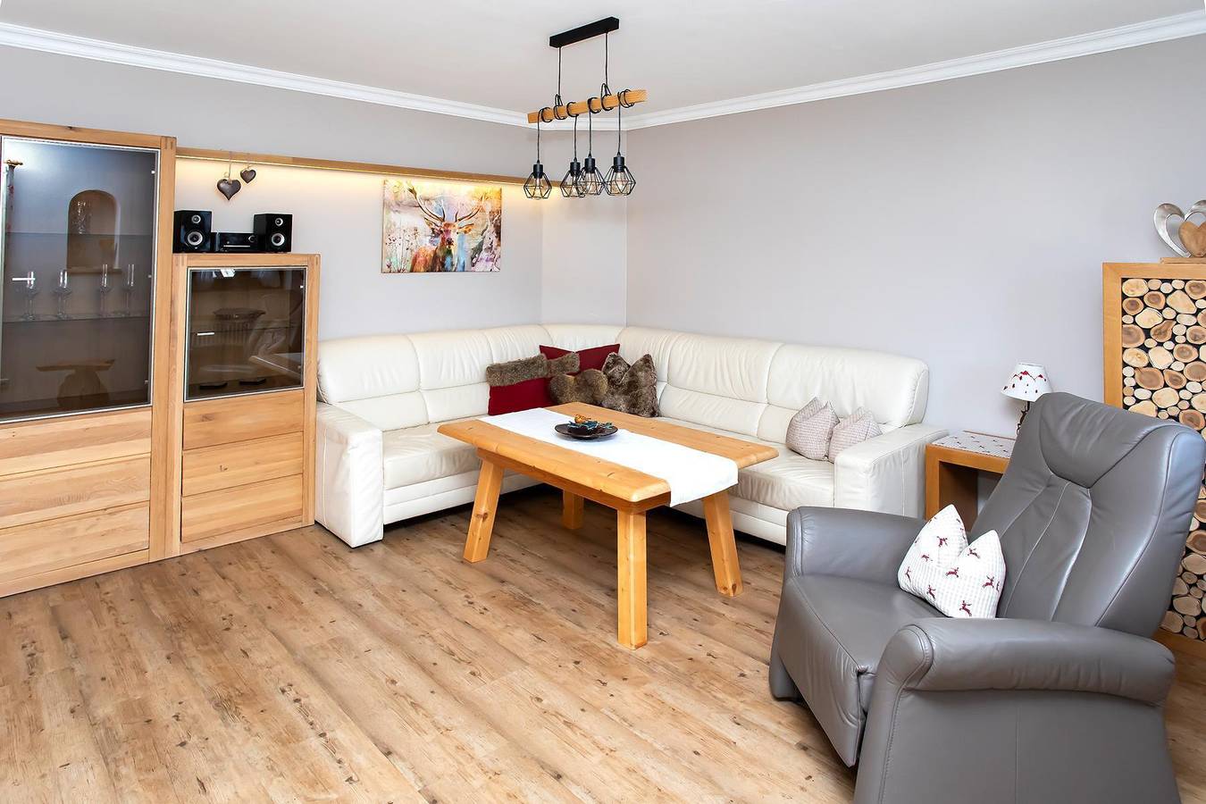 Ganze Ferienwohnung, "Rubin" Fewo, 2 Schlafräume, Bad, Wc in Krün, Bayerische Alpen