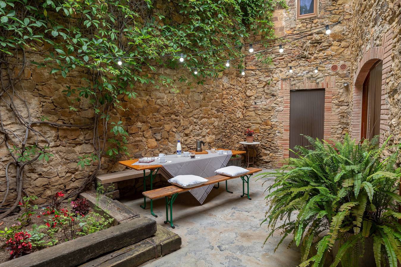 Boerderij "Can Nentia" met uitzicht op de bergen, zwembad & Wi-Fi in Fonteta, Forallac