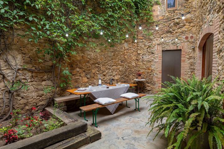 Ferme "Can Nentia" avec vue sur les montagnes, piscine et Wi-Fi. in Fonteta, Forallac