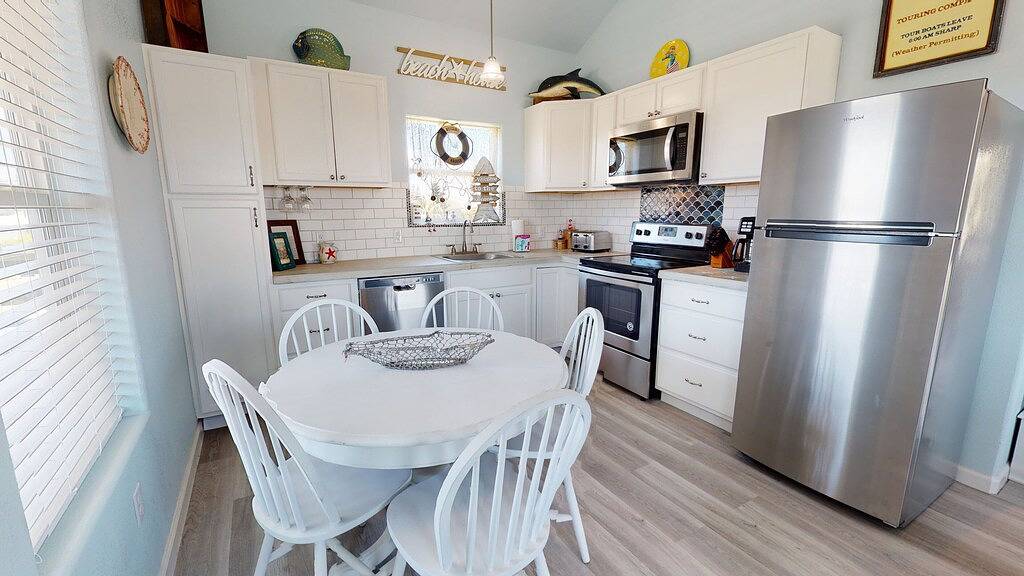 Close to Restaurants, Ample Parking, Boats Allowed in Port Aransas, Mustang Island