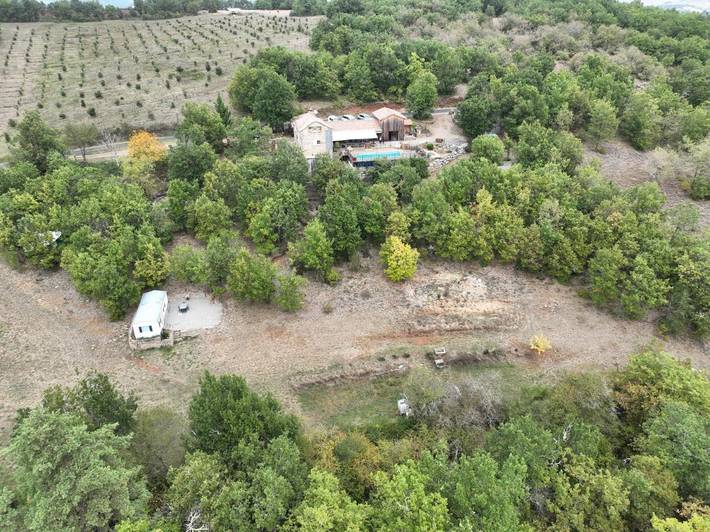 Gîte pour 8 personnes, avec piscine et terrasse ainsi que jardin et vue à Verrières