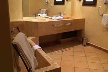 Location de vacances pour 8 personnes, avec jardin et terrasse à Feliceto