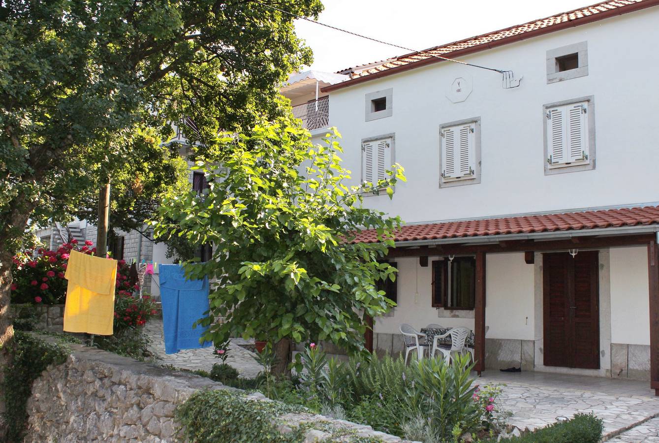 Ganze Wohnung, 1-Zimmer-Ferienwohnung mit Terrasse Klenovica, Novi Vinodolski A-5580-c in Klenovica, Primorje-Gorski Kotar