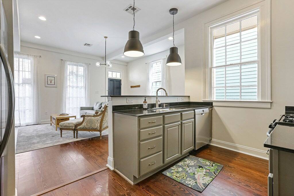 Stunning Greek Revival in Lower Garden District. Steps from Magazine St! in New Orleans, Orleans Parish