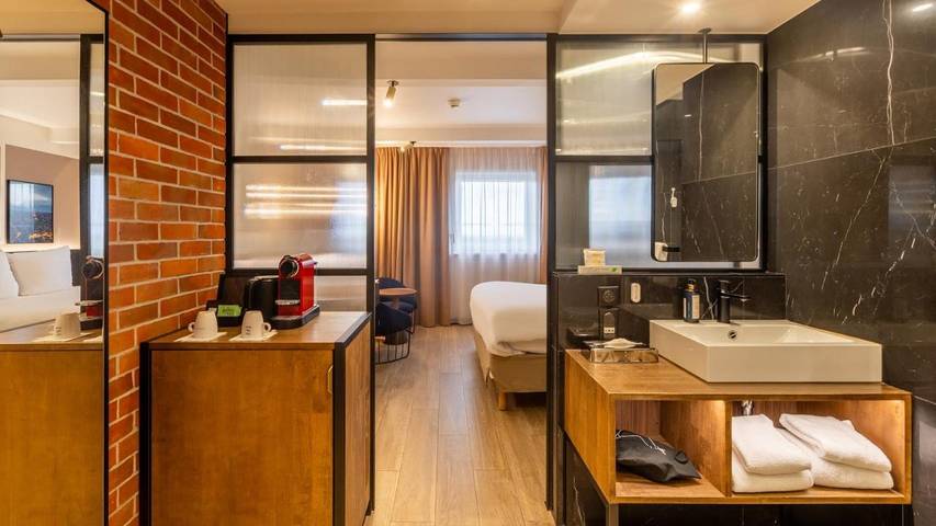 Hôtel pour 2 personnes, avec terrasse et sauna, animaux acceptés à Roissy-en-France - 2