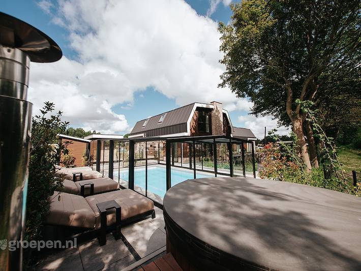 Ferienhaus für 16 Personen, mit Balkon/Terrasse und Whirlpool sowie Pool und Terrasse - 1