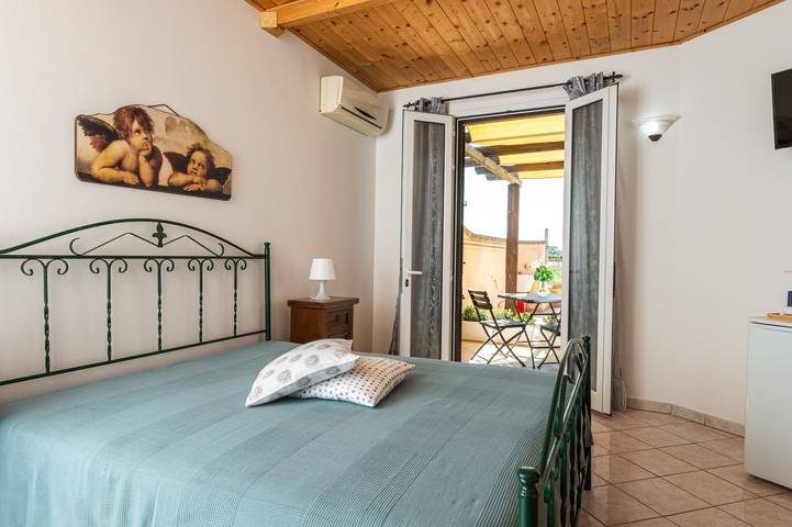 Camera 'Angeli Nel Salento - Stanza 5' con terrazza privata, Wi-Fi e aria condizionata in Cocumola, Minervino di Lecce