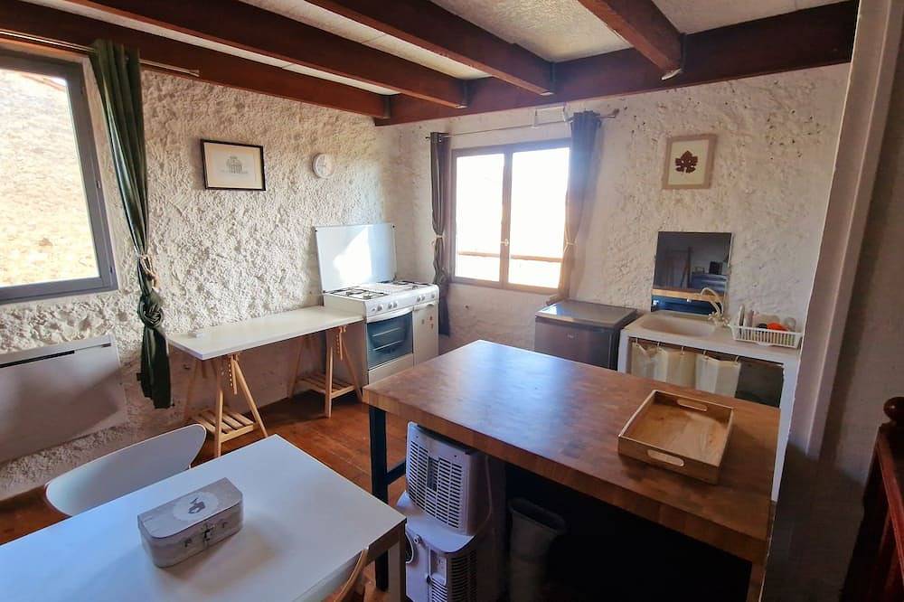 Entire apartment, Le logis des vendangeurs, between Saint Chinian and the sea in Puisserguier, Béziers region
