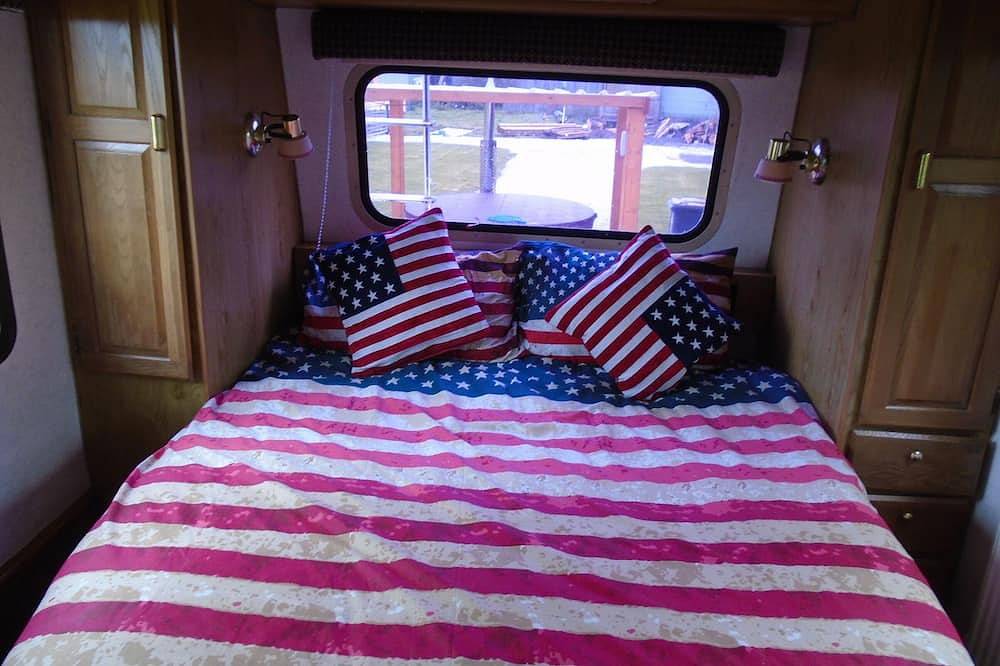 Classic 80,s american winnebago camper with hot tub in North Yorkshire