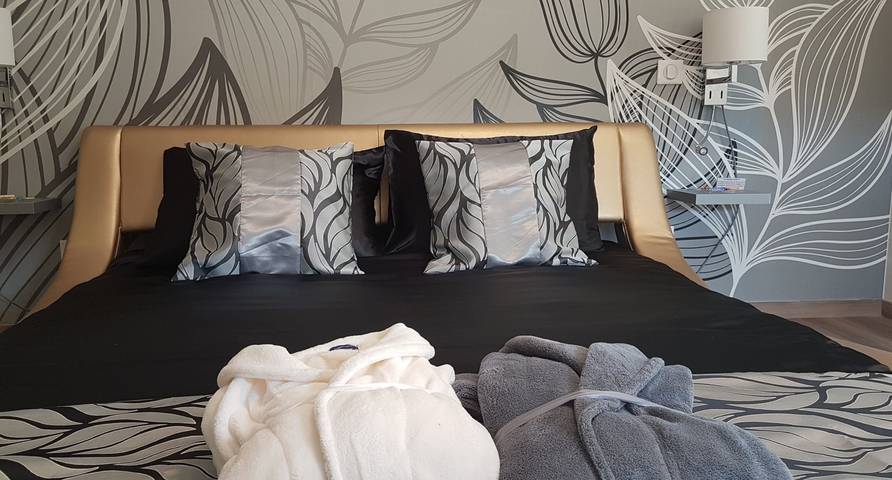 Location de vacances pour 2 personnes, avec jardin ainsi que piscine et jacuzzi en Corrèze - 4