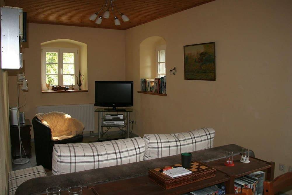 Ganze Wohnung, Wohnung mit Terrasse im sanierten Fachwerkhof in Müglitztal, Osterzgebirge