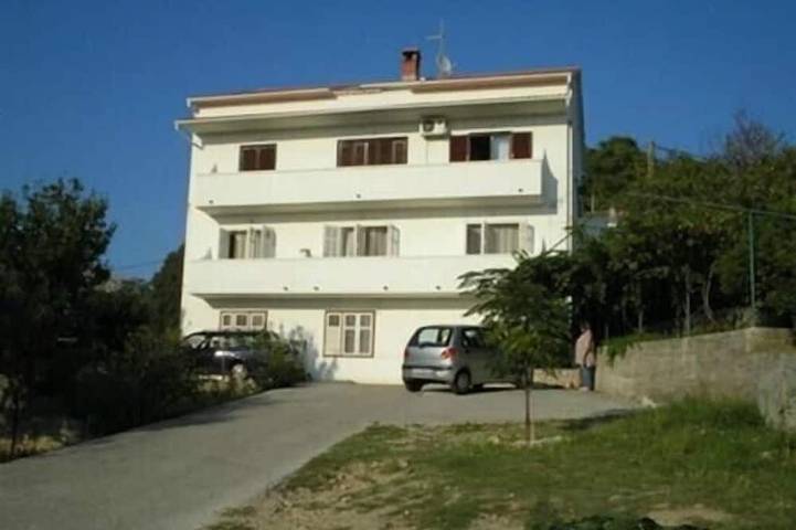 Ferienwohnung für 5 Personen, mit Garten, mit Haustier in Banjol