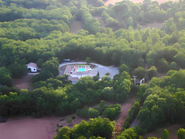 Gîte pour 8 personnes, avec piscine ainsi que jardin et terrasse, animaux acceptés à Vers - 2