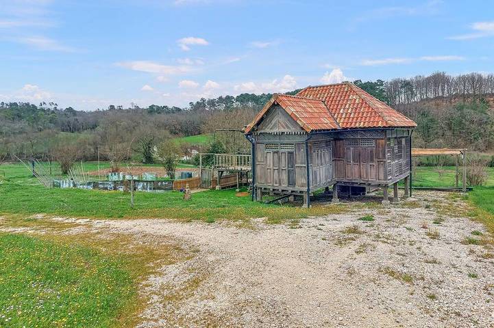 Location de vacances pour 4 personnes, avec jardin, animaux acceptés à Saint-Sulpice-de-Roumagnac