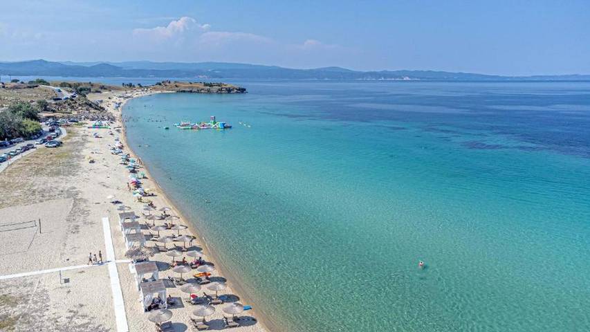 Location de vacances pour 13 personnes, avec Balcon et Terrasse ainsi que Jardin et Vue dans Ormos Panagias