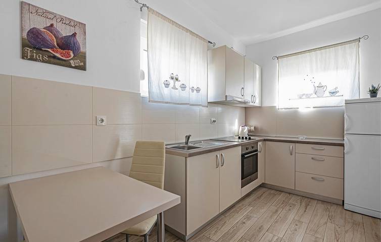 Gîte pour 2 personnes, avec terrasse à Pirovac - 4