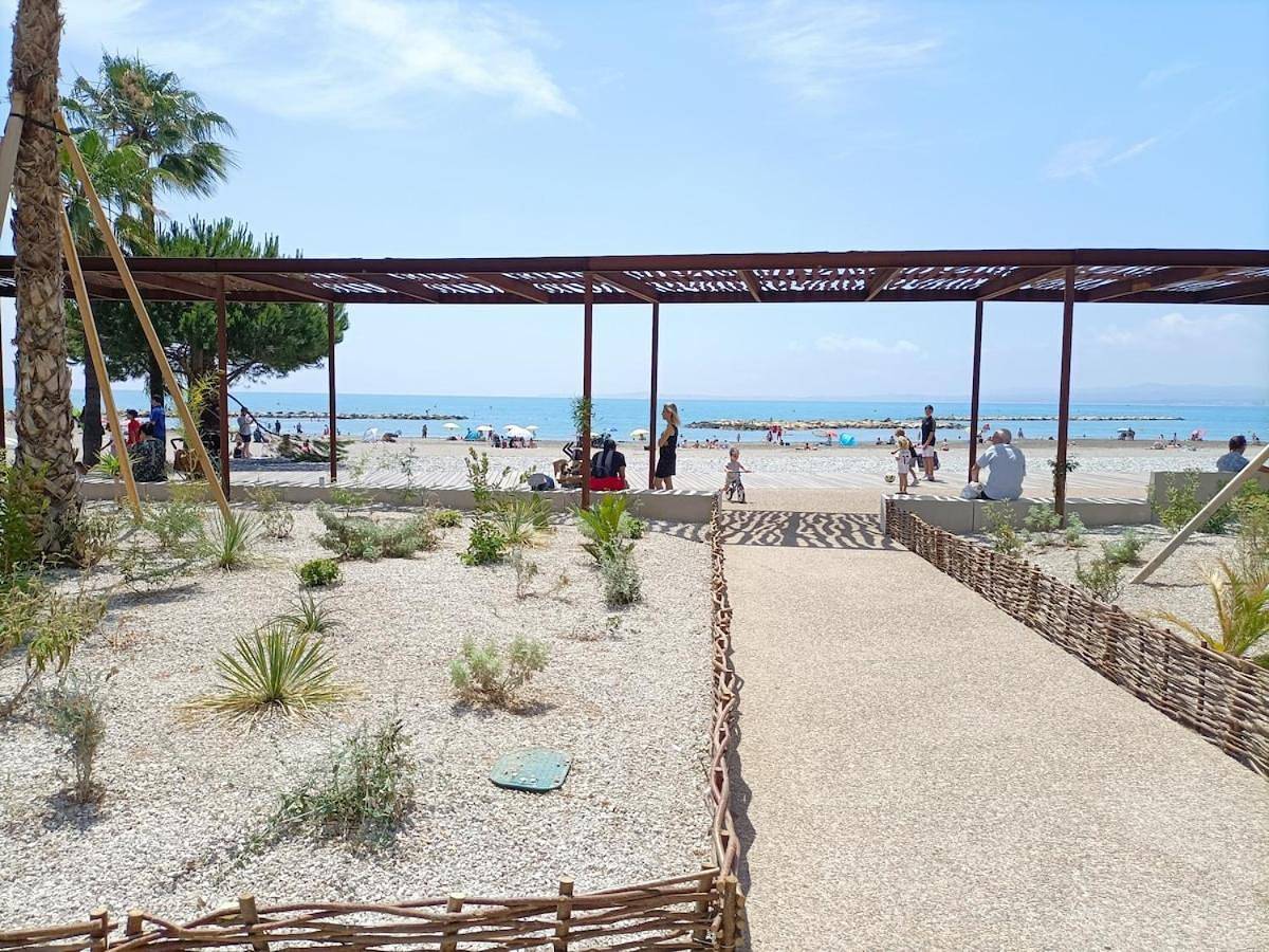 Appartement entier, Apartsuite jardin Nice cap 3000 bord de mer in Saint-Laurent-du-Var, Côte méditerranéenne (France)