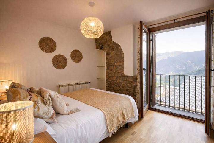 Casa rural para 8 personas, con terraza y vistas en Pallars Sobirà