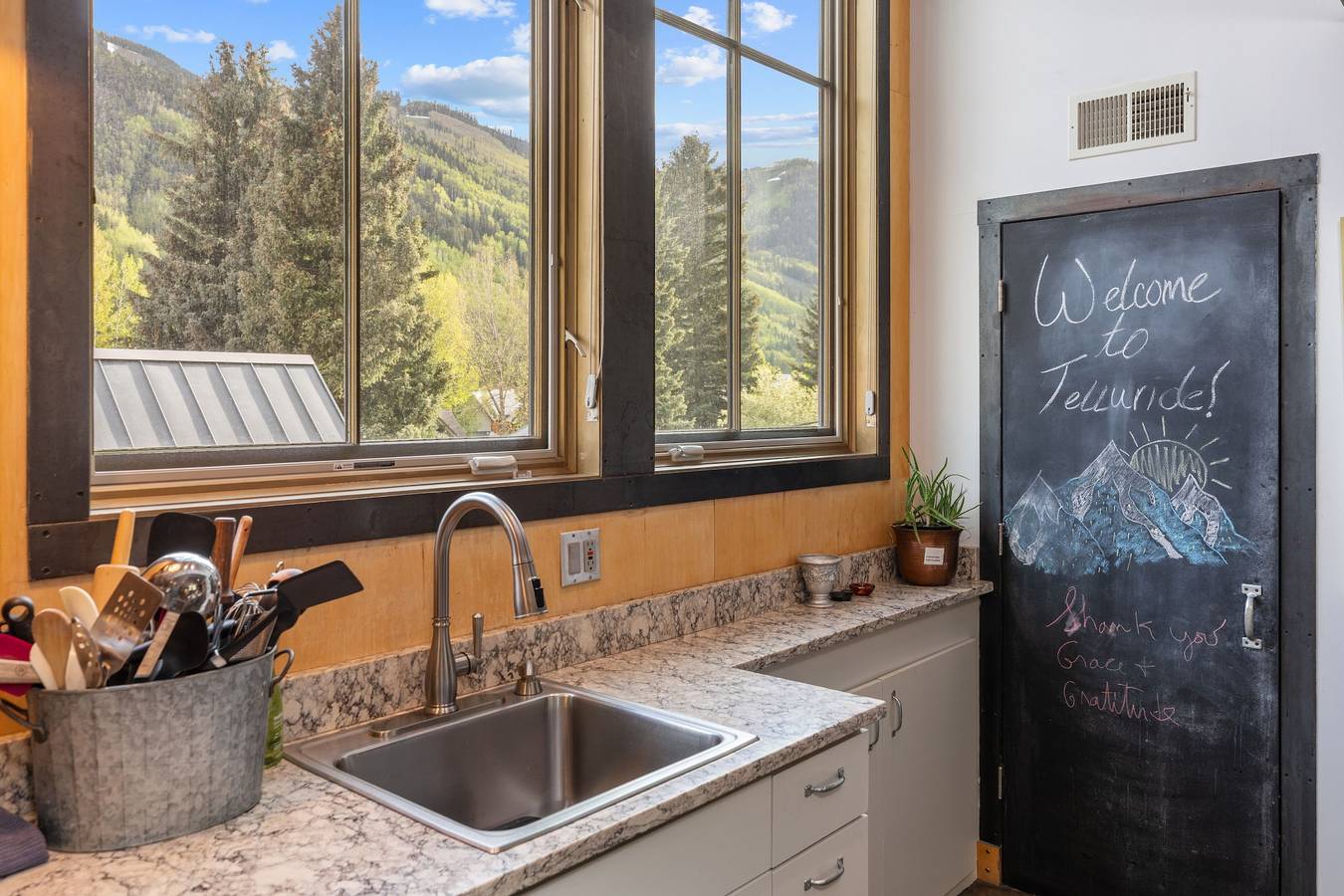 Galena Chalet 1Br, 1 & 2 Half Ba, Sleeps 6 in Telluride, Telluride Ski Resort