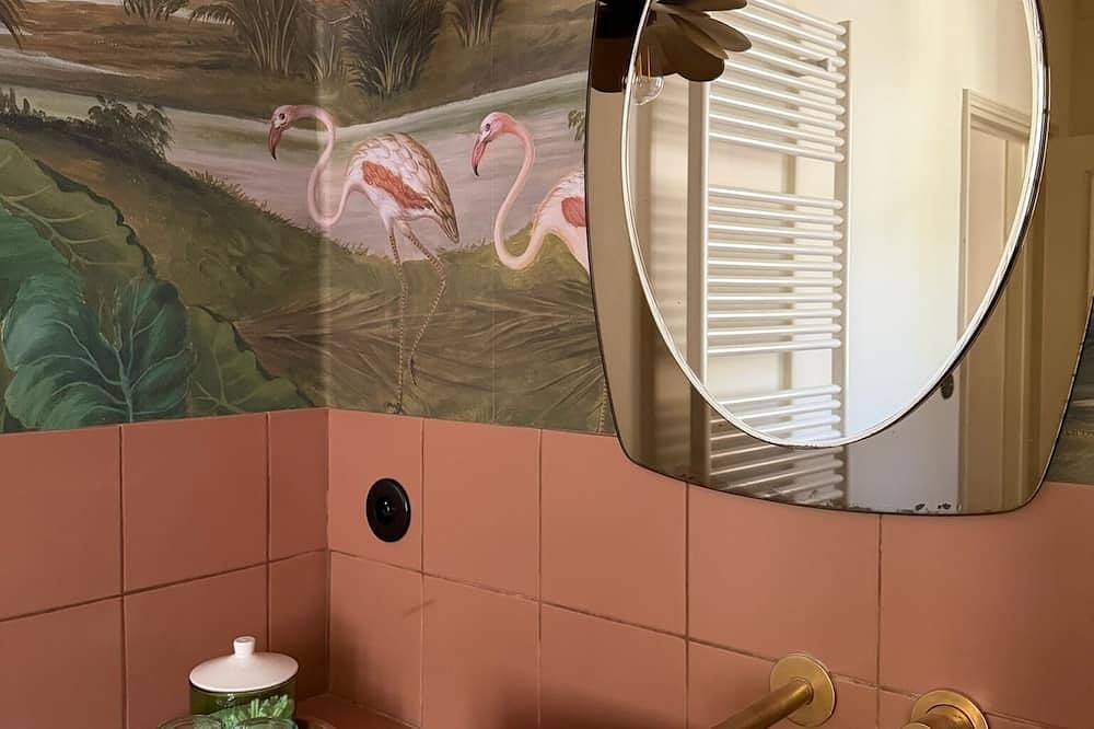 Upmarket \"Ame Soeur\" B&B room in the center of Chinon in Chinon, Loire Valley