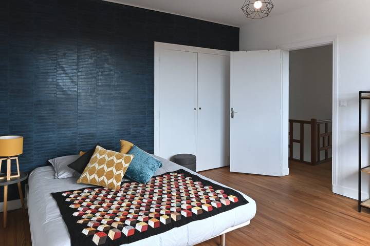 Location de vacances pour 10 personnes, avec terrasse ainsi que jardin et piscine à Meschers-sur-Gironde - 4