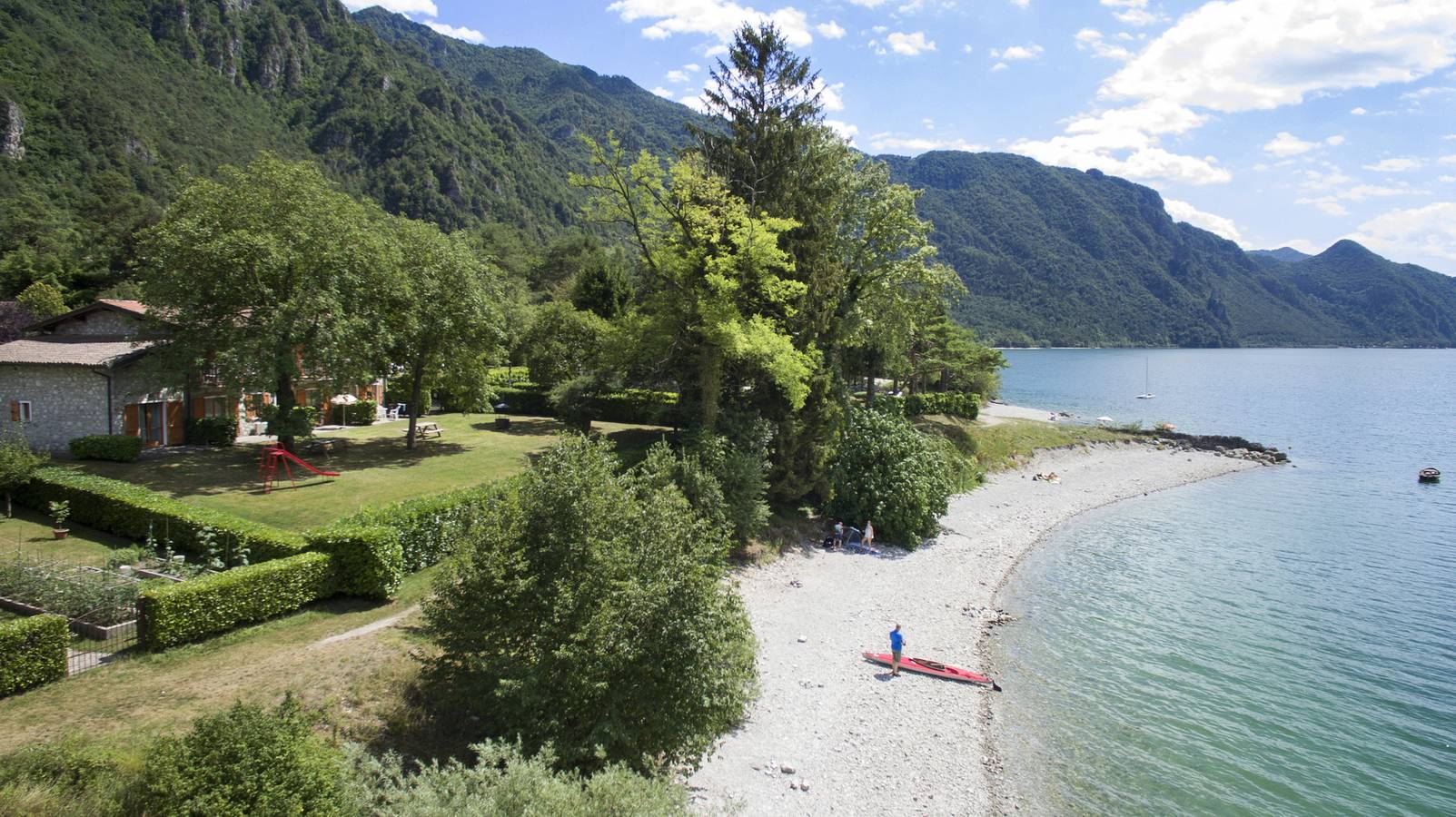 Ganze Wohnung, Ferienwohnung für 4 Personen mit Garten in Idro, Gardasee-Berge