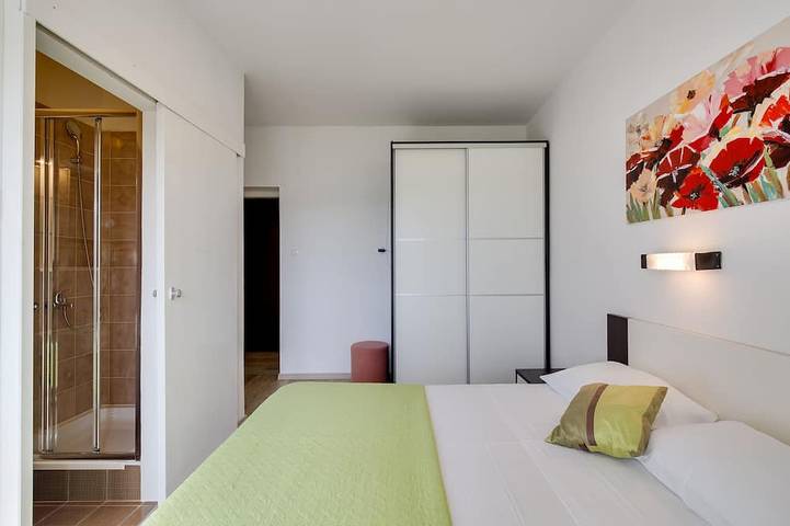 Ganze Wohnung, Jurić Appartements mit Außenpool und Schnäppchen in Rab-Palit in Palit (Kvarner Bucht), Rab