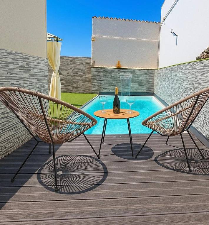 Ferienhaus für 7 Personen, mit Terrasse und Pool sowie Ausblick