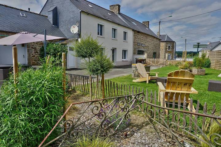 Gîte pour 10 personnes, avec terrasse et jardin dans Saint-Fiacre