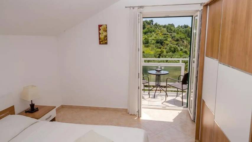 Ferienwohnung für 3 Personen, mit Garten in Podstrana