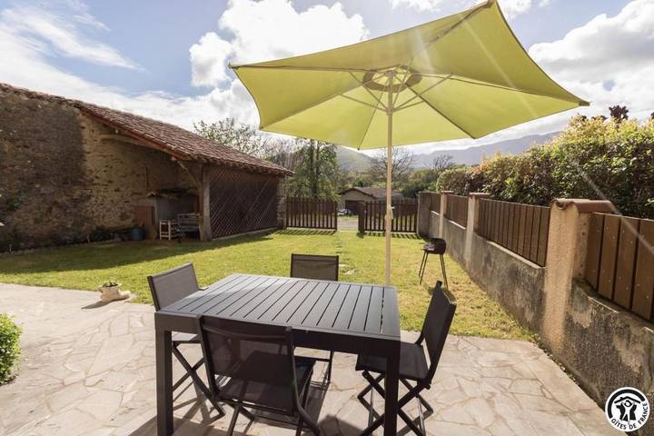 Location de vacances pour 4 personnes, avec jardin à Chein-Dessus