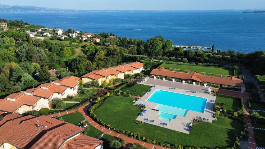 Ferienwohnung für 6 Personen, mit Garten und Pool sowie Seeblick in Manerba del Garda