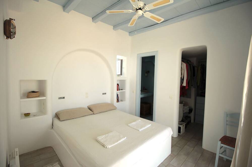 Near Golden Beach - Villa with private Pool and amazing view to the Aegean in Paros