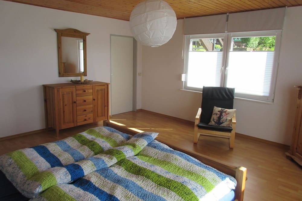 Ganze Wohnung, Ferienwohnung für 2 Personen am Waldrand im schönen Weserbergland in Bodenwerder, Landkreis Holzminden