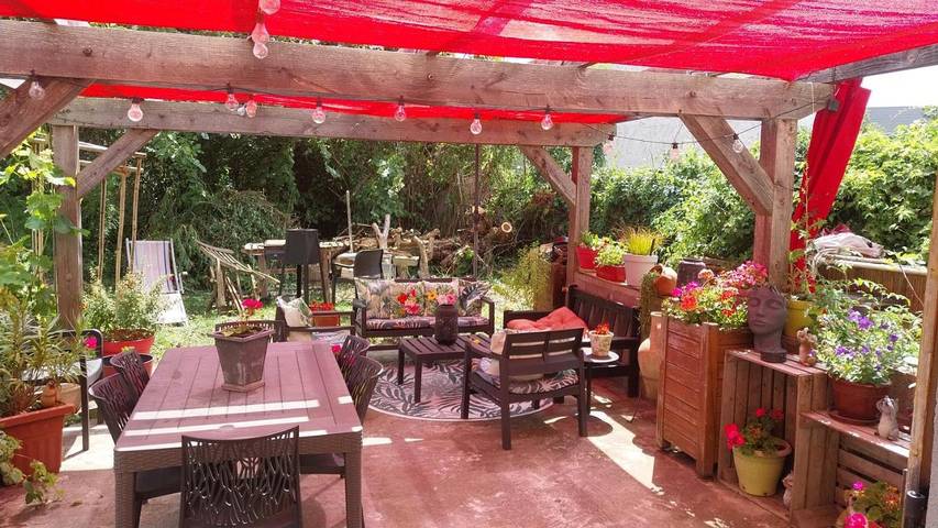 Location de vacances pour 2 personnes, avec terrasse ainsi que jardin et vue à Riom - 3