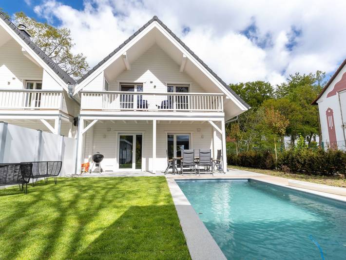 Ferienhaus für 6 Personen, mit Garten und Pool sowie Balkon und Sauna, kinderfreundlich auf Rügen