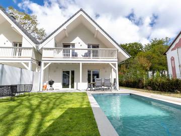 Ferienhaus für 6 Personen, mit Balkon und Sauna sowie Pool und Garten, kinderfreundlich in Sellin