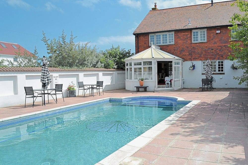 Cottage for 10 People in Hayling Island, Havant